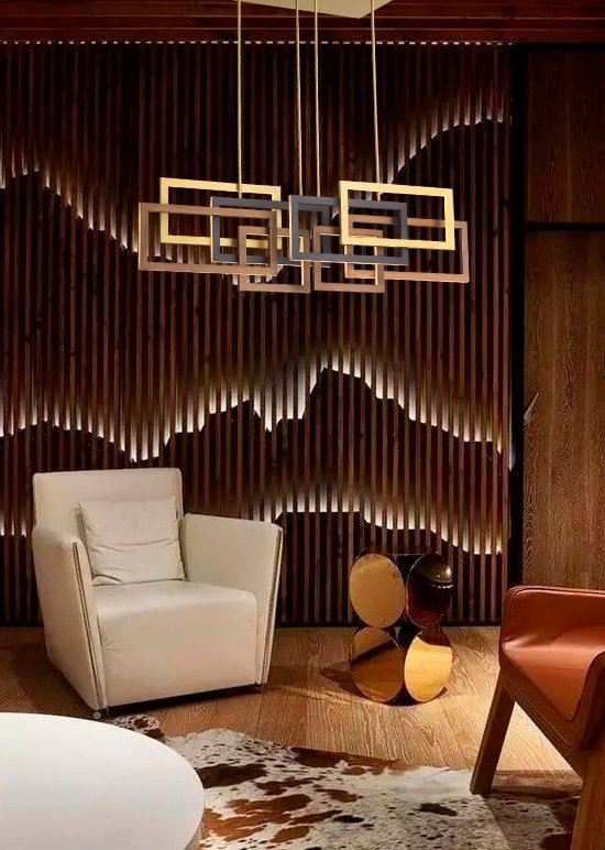 Q21677-GD_ambiente-1.jpg Lampara colgante led integrado cuerpo de aluminio hierro y acrílico en acabado en oro negro y café