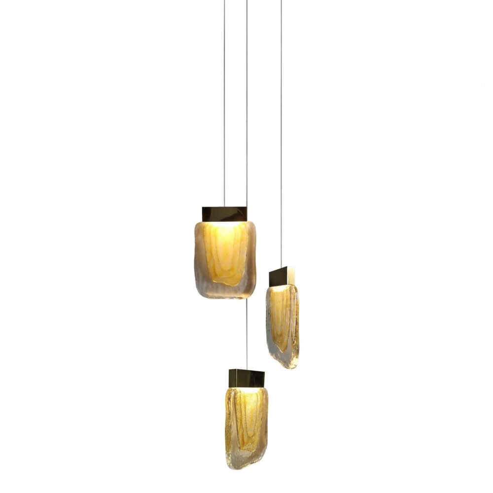 Lampara colgante de led integrado 3 luces cuerpo de cristal ámbar y acabado en oro cepillado