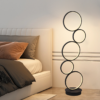 lampara-dePISO-led-inteligente-LUXICA-DESIGNLUX-FLOW-FL51012-AMBIENTE Lampara para piso LED moderno a control remoto para ajustar la intensidad y temperatura de color con 3 cambios de luz 108W KRIS